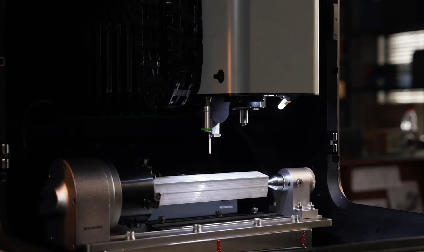 3D probe automatically centering a workpiece
